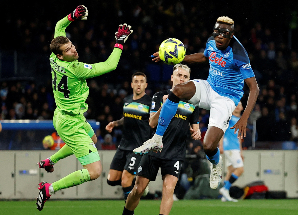 关于西甲赛程吃紧，那不勒斯转会期更衣室发声，话题不断，团队化学反应显著的信息