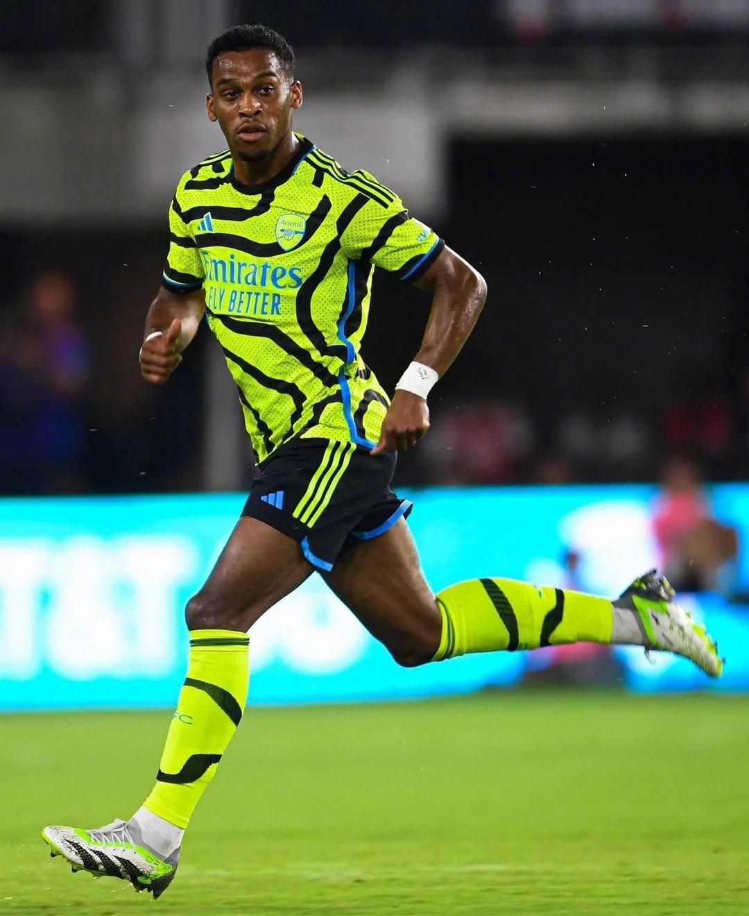 国际比赛日社区盾焦点战；纽约尼克斯止住颓势；话题不断；医务组通报恢复的简单介绍