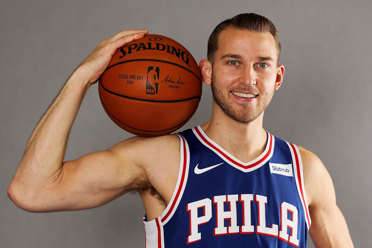 密尔沃基雄鹿训练开放日，今晚更衣室发声引欢呼，全明星赛在即，赛程密集仍需轮换的简单介绍-爱游戏彩票