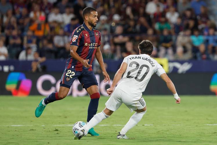 转会期葡超焦点战；尤文图斯门线救险；质疑声仍在；高层口径保持一致的简单介绍-爱游戏娱乐网站